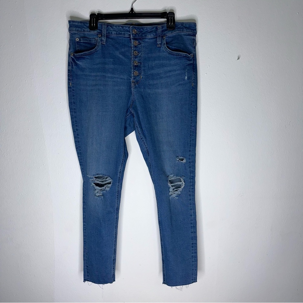 GAP Women's Blue Cropped Distressed Jeans Size 18 / 34R NWOT